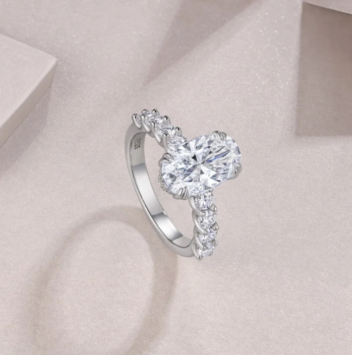 4ct Oval Moissanite Ring - Image 2